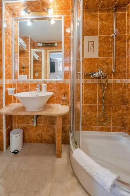 Apartament Relaxing 2Bd Apartment, Ground Floor - Walk To Old Town Split Chorwacja