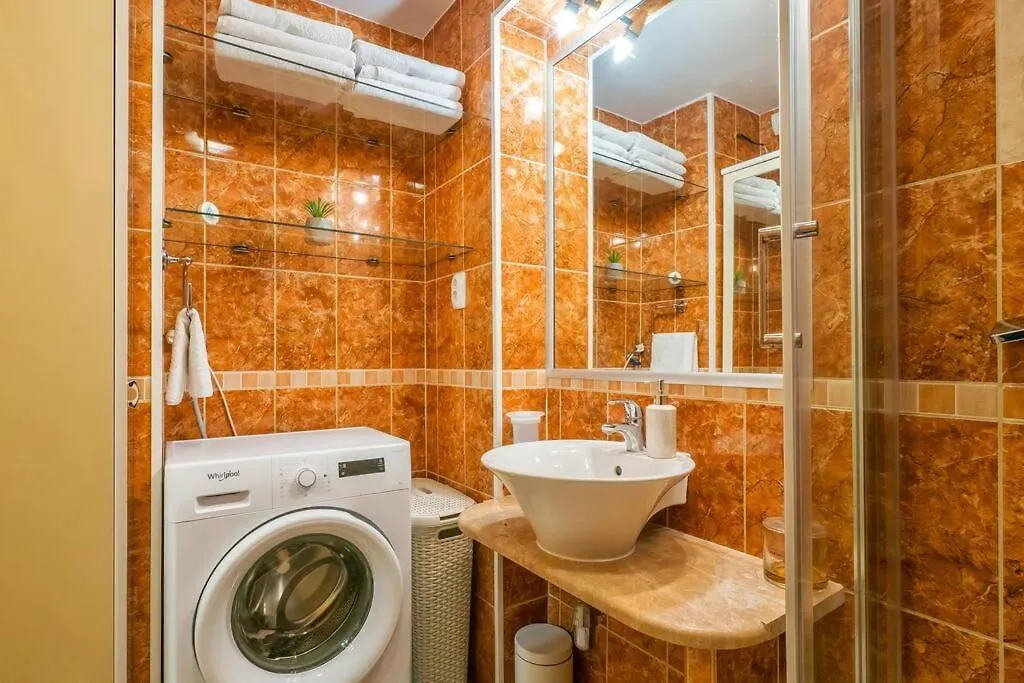 Relaxing 2Bd Apartment, Ground Floor - Walk To Old Town Split Apartament