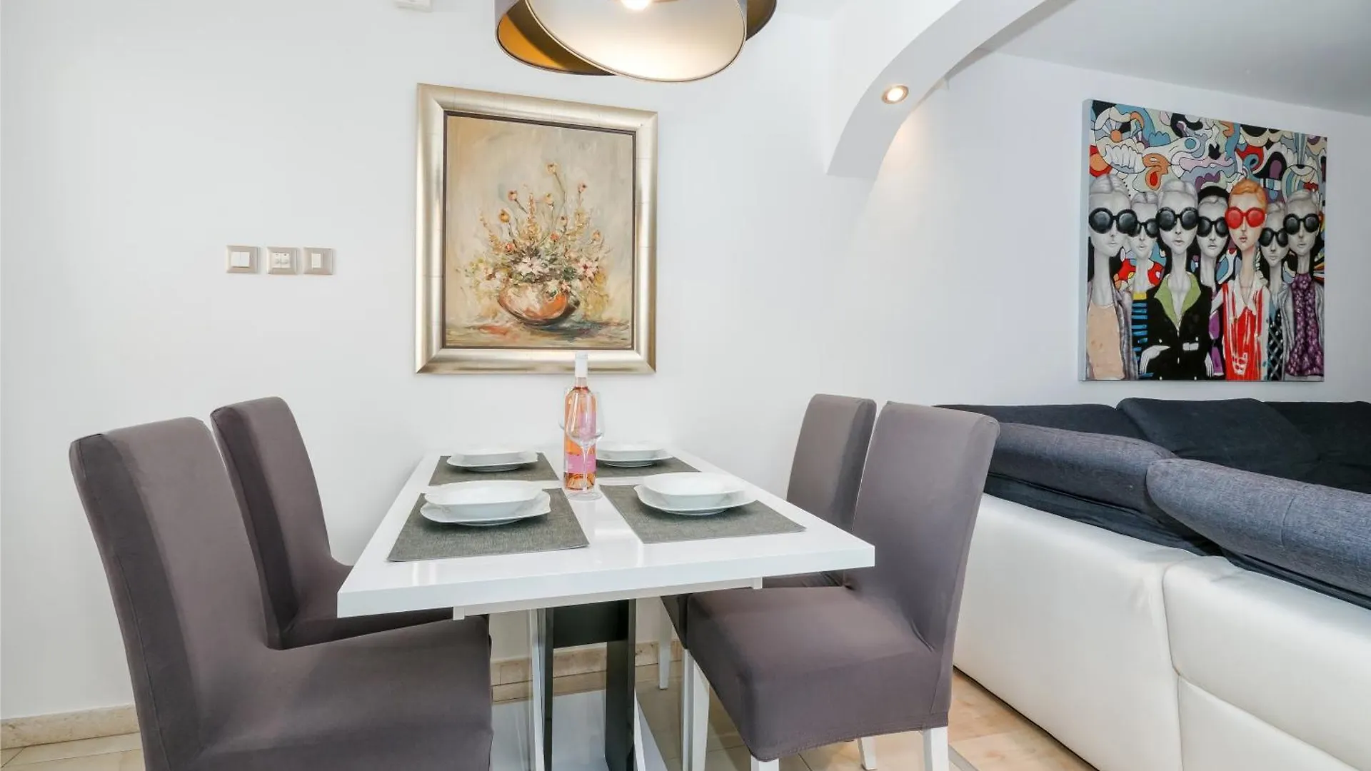 Relaxing 2Bd Apartment, Ground Floor - Walk To Old Town Split Apartament