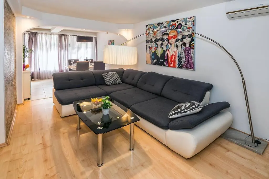 Relaxing 2Bd Apartment, Ground Floor - Walk To Old Town Split Croatia