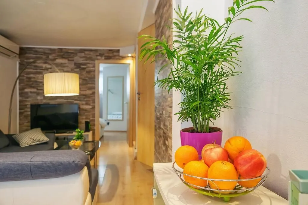 Apartment Relaxing 2Bd Apartment, Ground Floor - Walk To Old Town Split