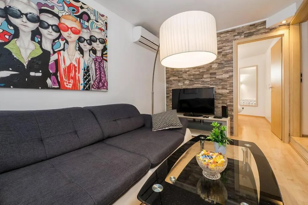 Apartment Relaxing 2Bd Apartment, Ground Floor - Walk To Old Town Split