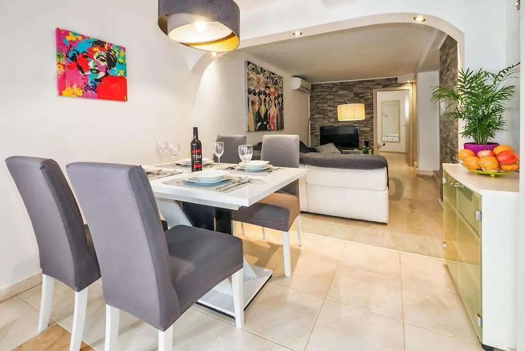 Relaxing 2Bd Apartment, Ground Floor - Walk To Old Town Split 0*,