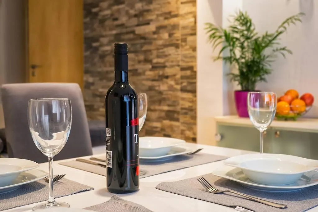 Relaxing 2Bd Apartment, Ground Floor - Walk To Old Town Split 0*,