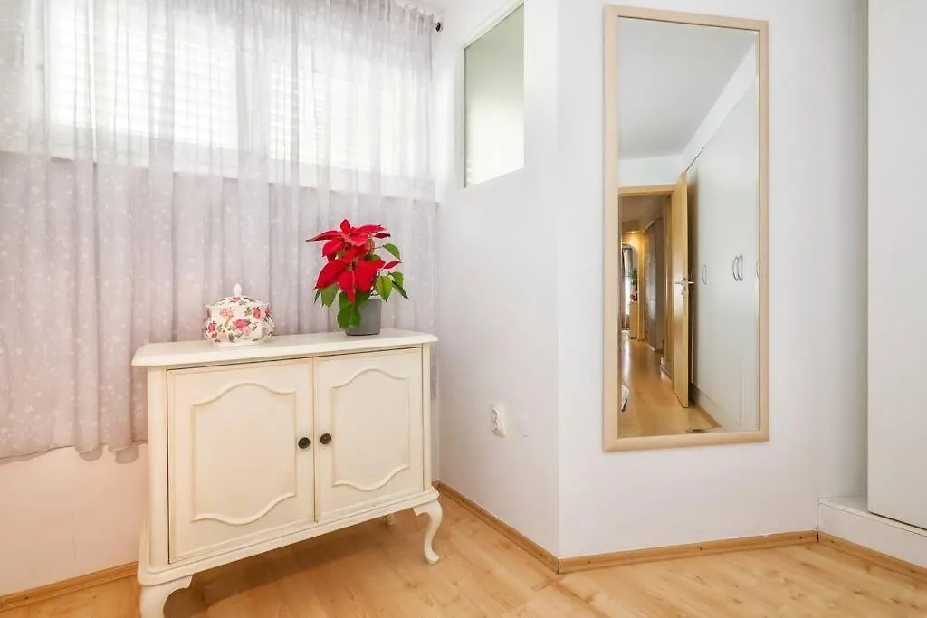 Relaxing 2Bd Apartment, Ground Floor - Walk To Old Town Split 0*,  Croatia
