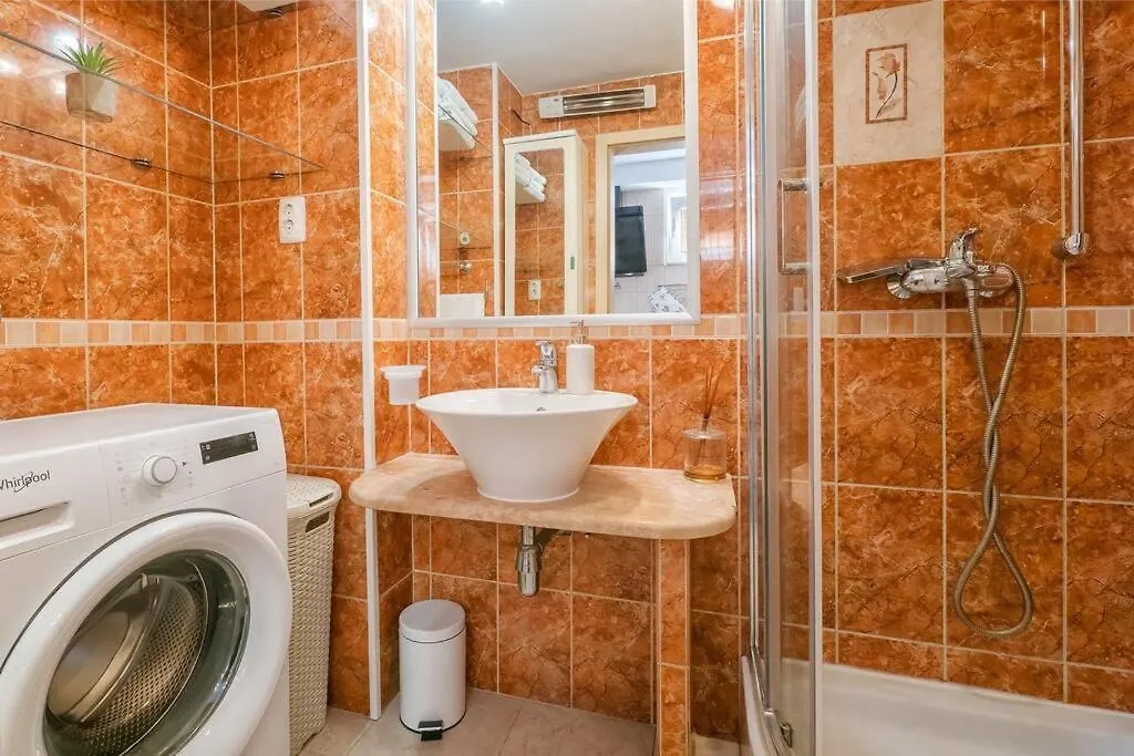 Relaxing 2Bd Apartment, Ground Floor - Walk To Old Town Split 0*,  Croatia