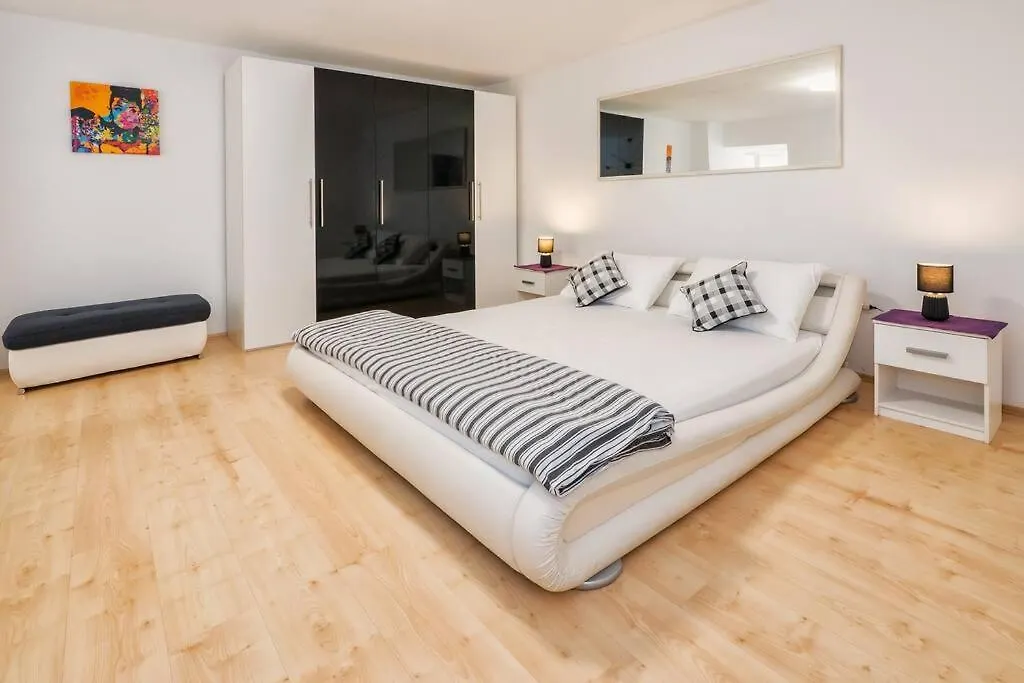 Relaxing 2Bd Apartment, Ground Floor - Walk To Old Town Split