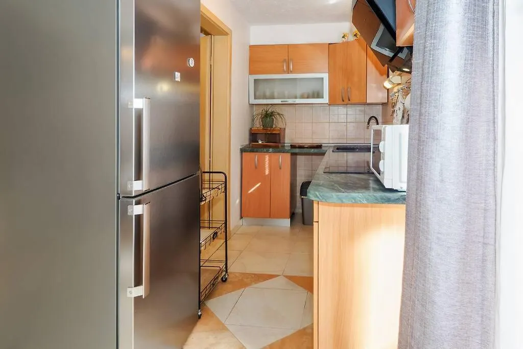 Relaxing 2Bd Apartment, Ground Floor - Walk To Old Town Split