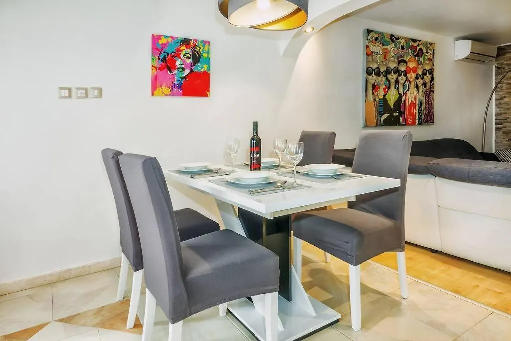 Relaxing 2Bd Apartment, Ground Floor - Walk To Old Town Split