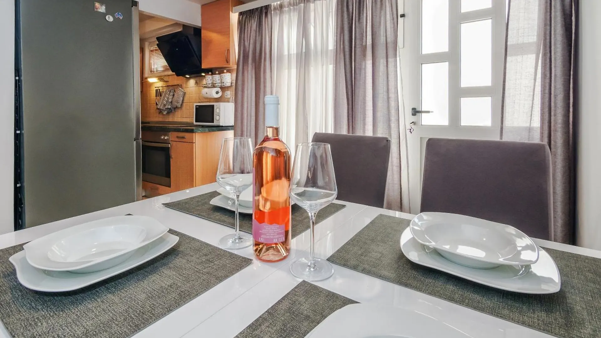 Relaxing 2Bd Apartment, Ground Floor - Walk To Old Town Split