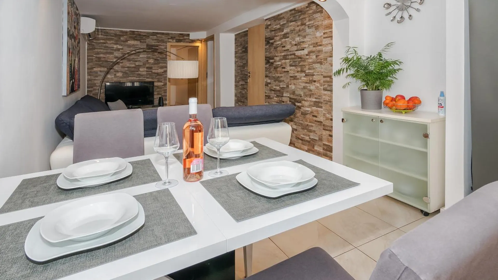 Relaxing 2Bd Apartment, Ground Floor - Walk To Old Town Split Croatia