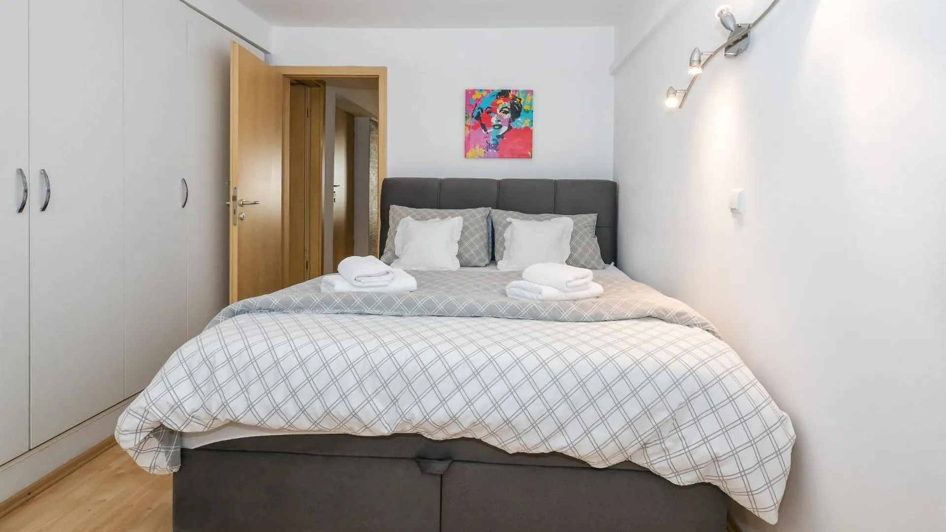 Relaxing 2Bd Apartment, Ground Floor - Walk To Old Town Split 0*,